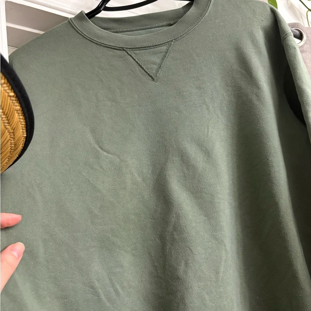 Uniqlo Olive Green Crew Neck Sweater - Picture 6 of 6